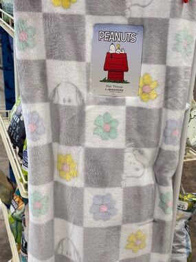 Peanuts Gray & White checked snoopy blanket